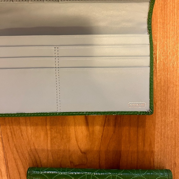 Green coach large wallet with cheque book insert - Picture 4 of 5
